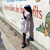 Menina na rua. Roupa de domingo com luvas cirrgicas, Les Cayes